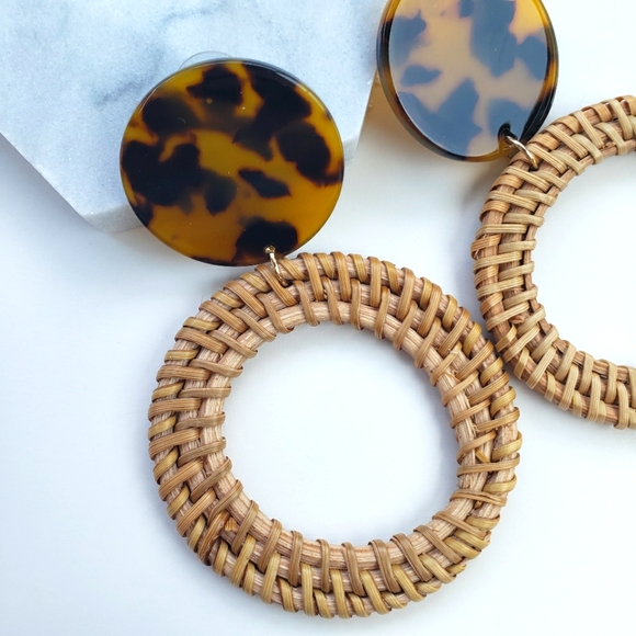 NWT Tortouise Shell Ratan Woven Hoop Earrings - Picture 2 of 2